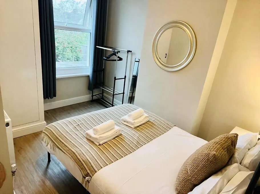 Spacious Home With On-Street Parking Cardiff