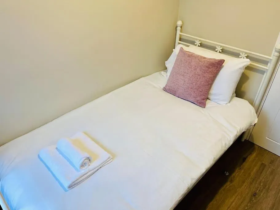 Spacious Home With On-Street Parking Cardiff 0*,  United Kingdom