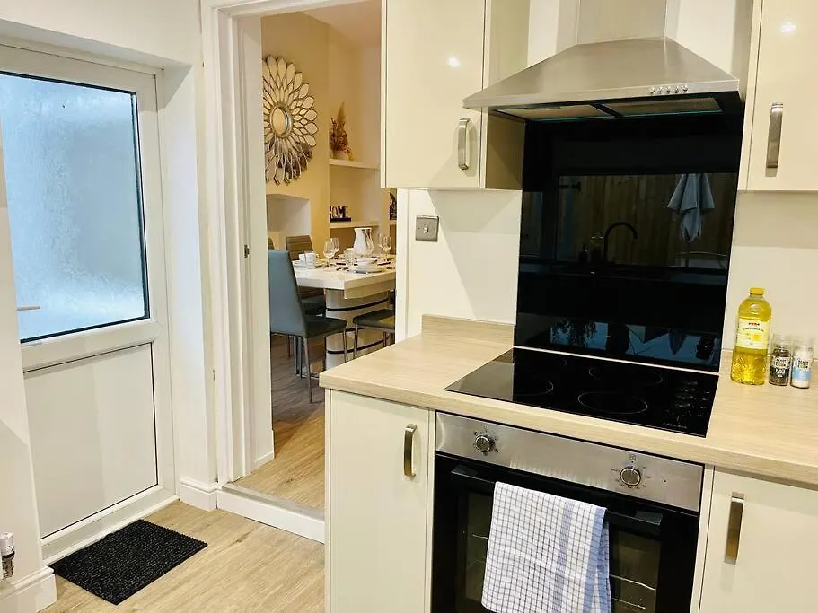 Holiday home Spacious Home With On-Street Parking Cardiff