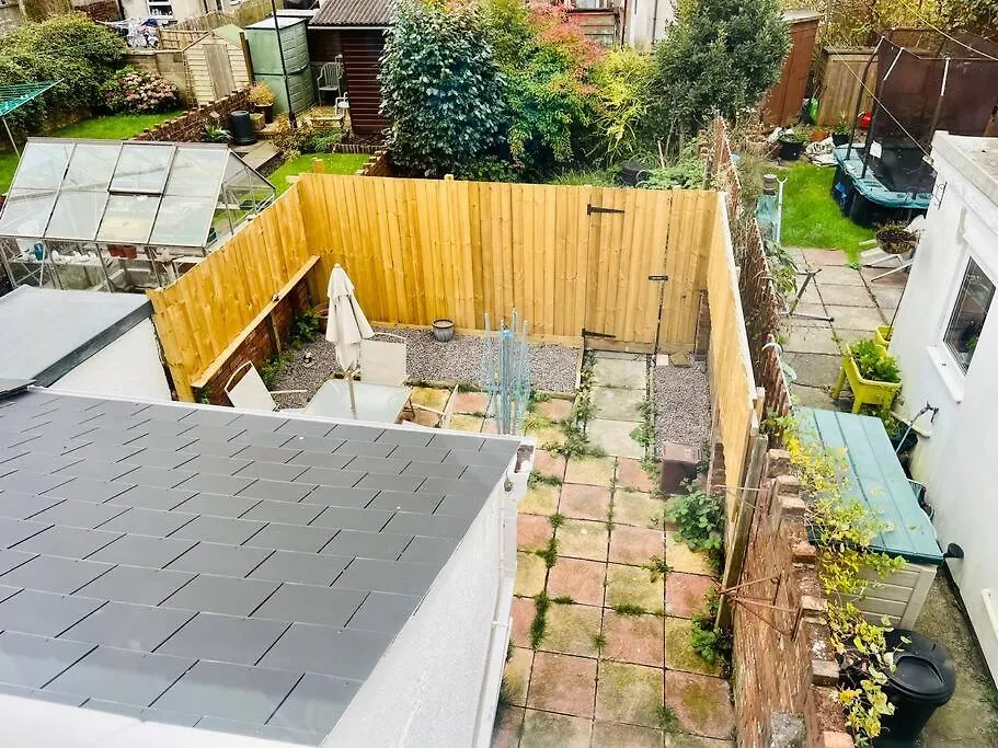 Spacious Home With On-Street Parking Cardiff 0*,