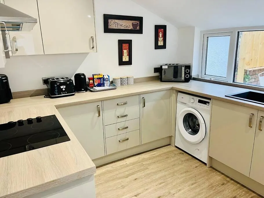 Spacious Home With On-Street Parking Cardiff